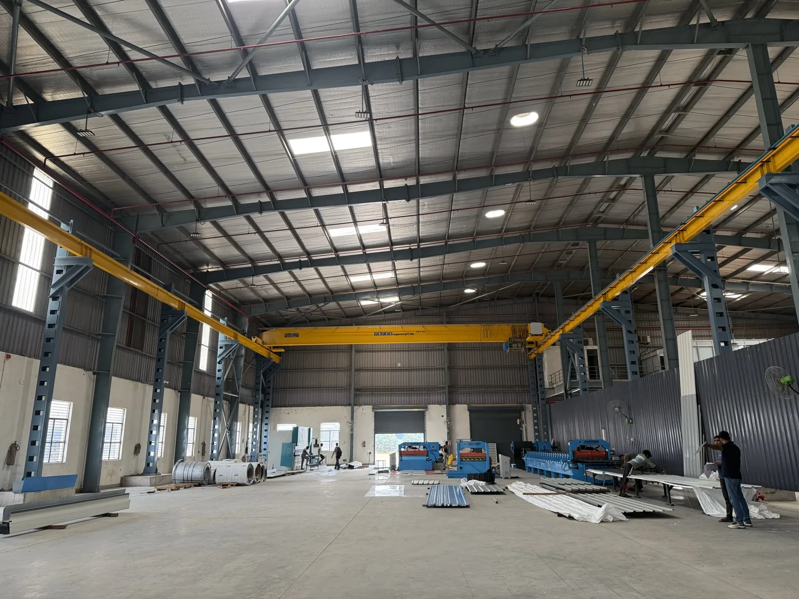 Wide view of the Avabro Steels manufacturing hall with overhead gantry cranes